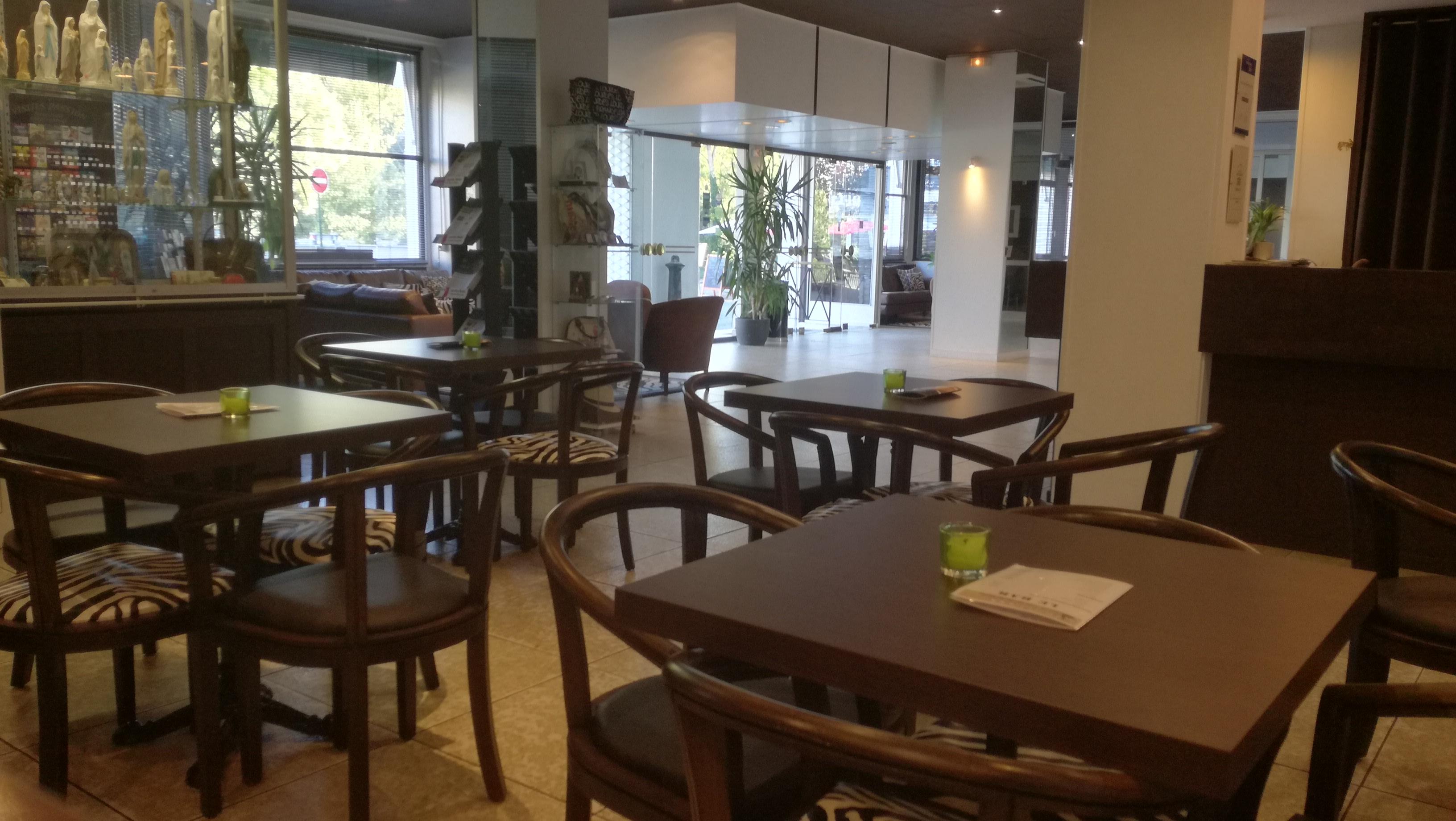 Adonis - Notre Dame De La Sarte Hotel 3*