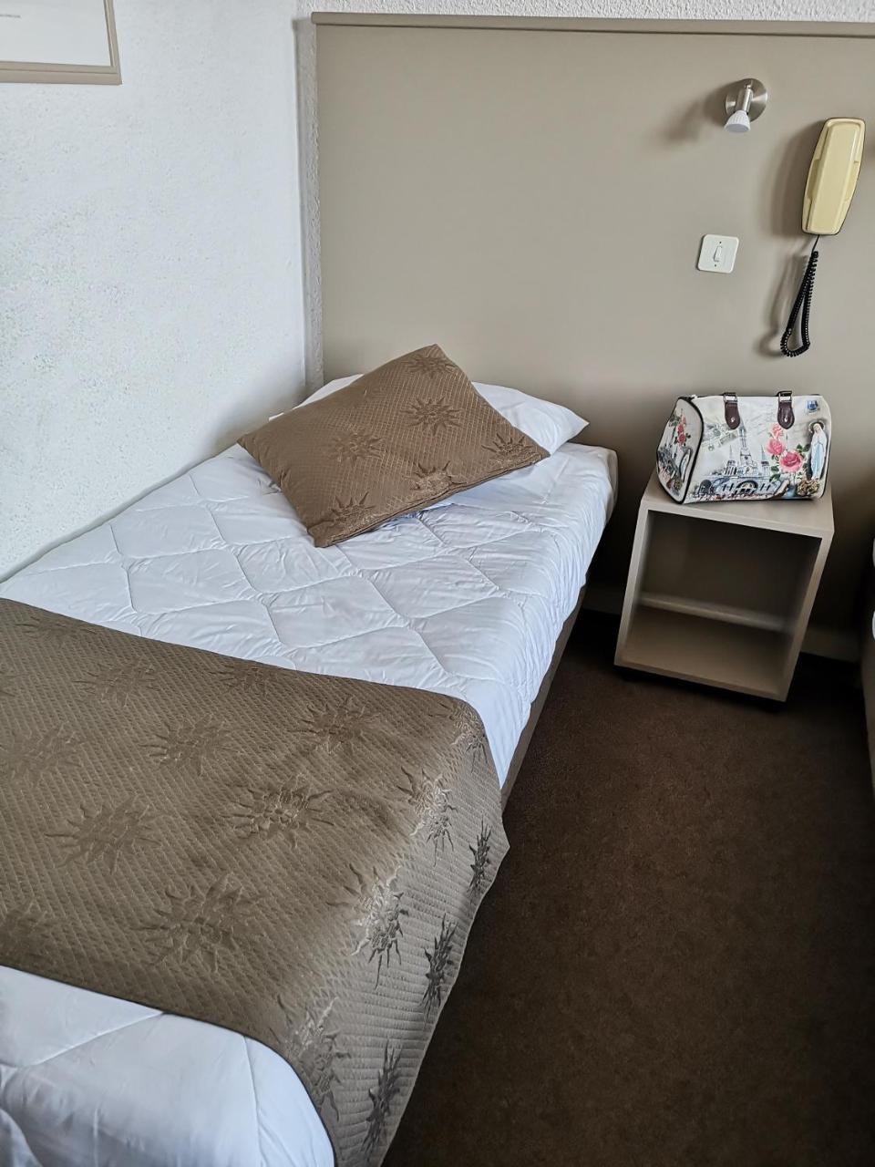 Adonis - Notre Dame De La Sarte Hotel