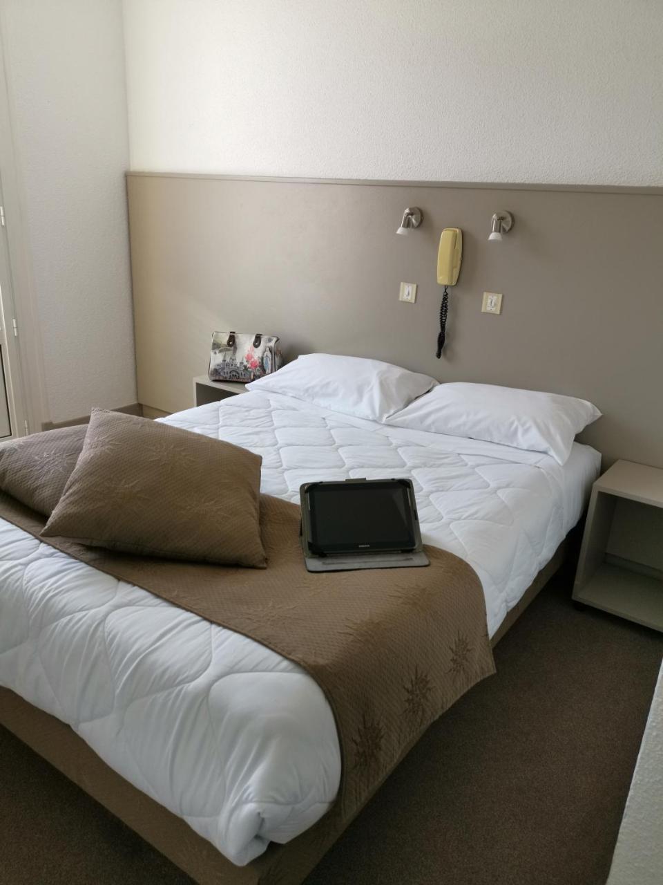 Adonis - Notre Dame De La Sarte Hotel